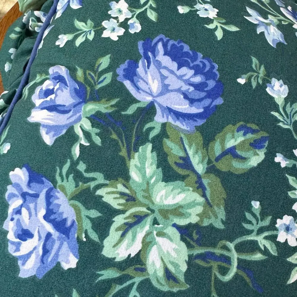 Vintage 90s Cottage Core Green Floral Square Pillow 16